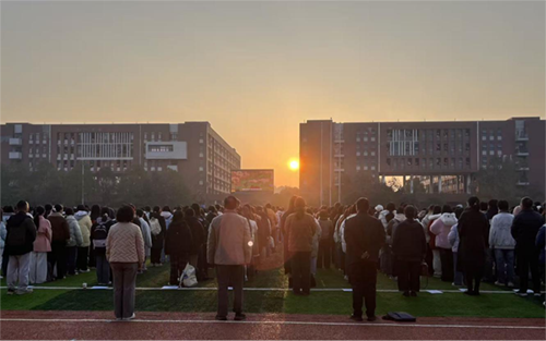 弘扬爱国精神 书写青春答卷——建筑装饰系举行12月升旗仪式