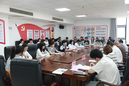 倾听心声·共促发展——学院团委组织召开学生座谈会