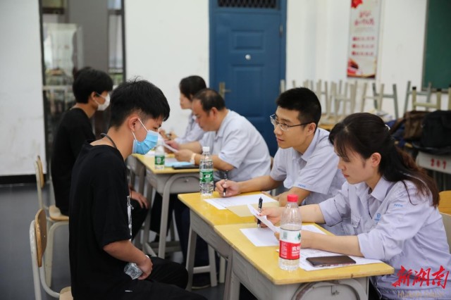 湖南工贸技师学院举办实习生双选会